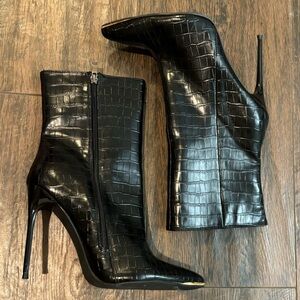 Black pointed heel boots